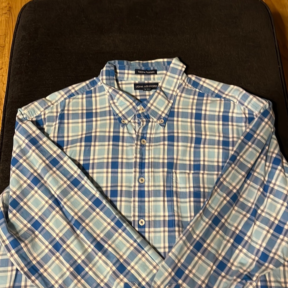 Like new Mens XL John Ashford long sleeve dress shirt.